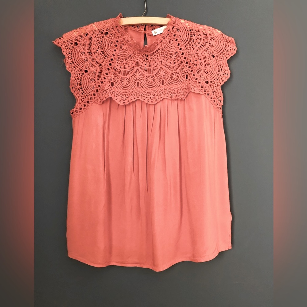 FSL Apparel crochet flowy top. Salmon color. US S